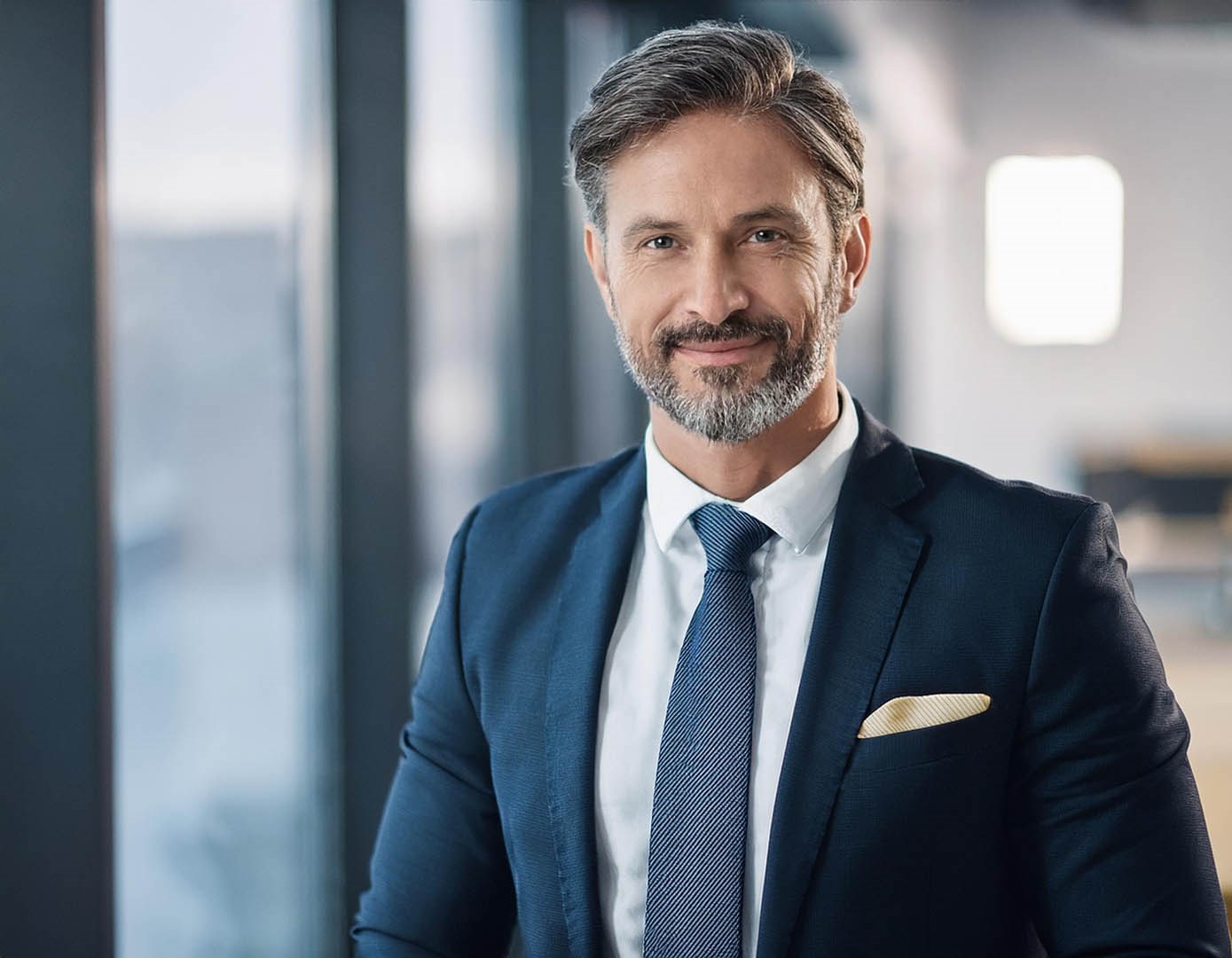 biznesman-w-garniturze-wizerunek-firmy.jpg biznesman-w-garniturze-wizerunek-firmy.jpg